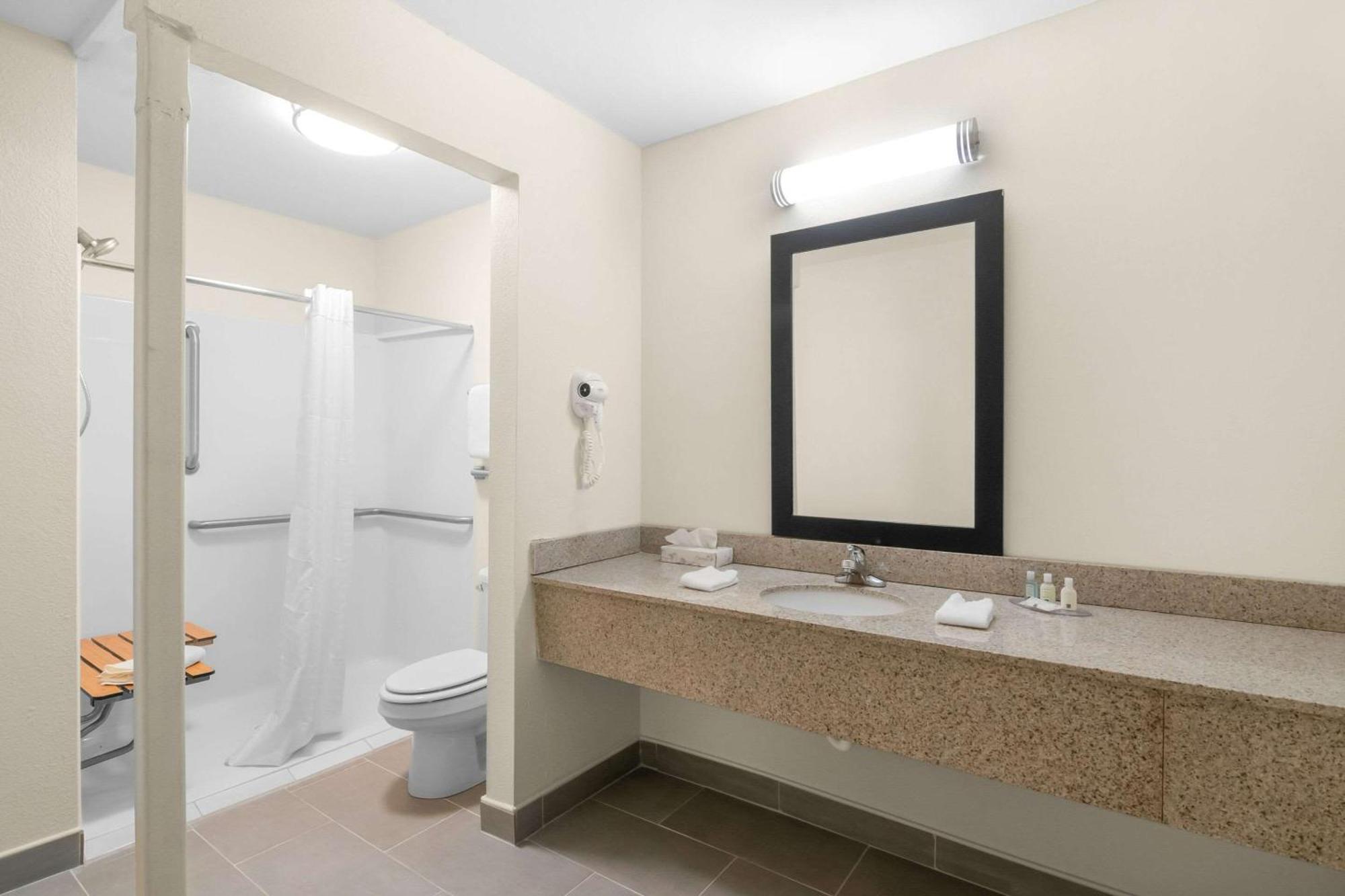 Quality Inn Queensbury Dış mekan fotoğraf