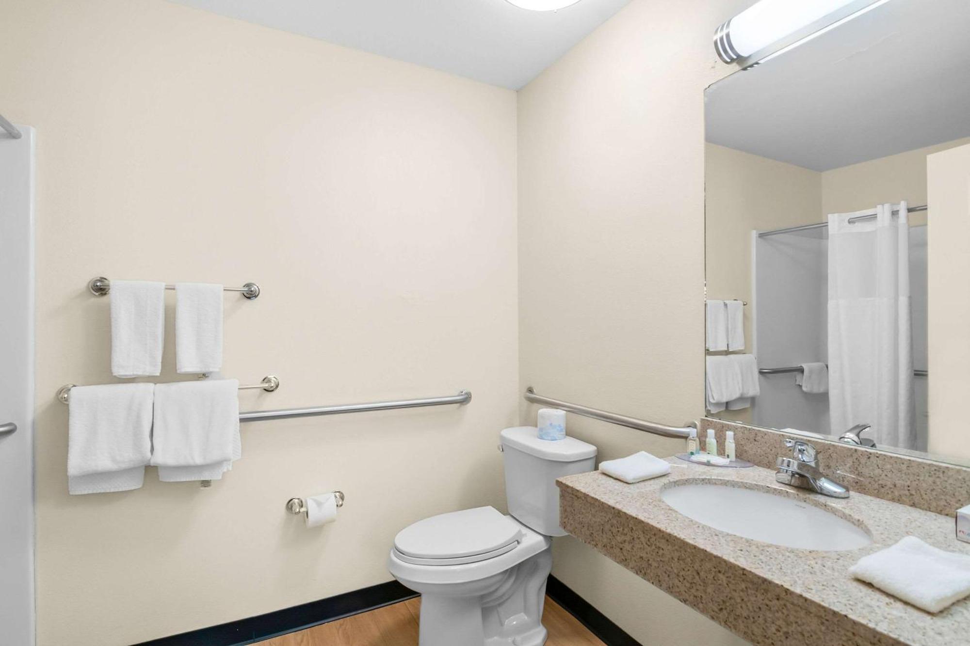 Quality Inn Queensbury Dış mekan fotoğraf