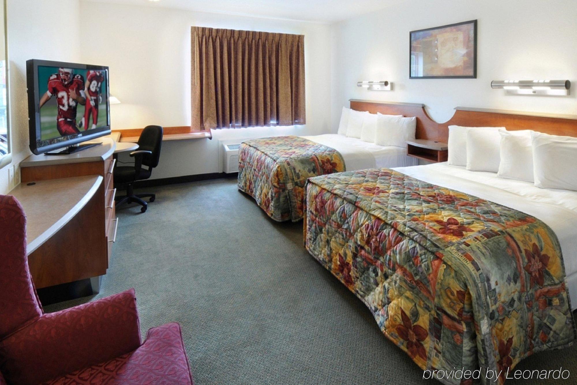 Quality Inn Queensbury Oda fotoğraf
