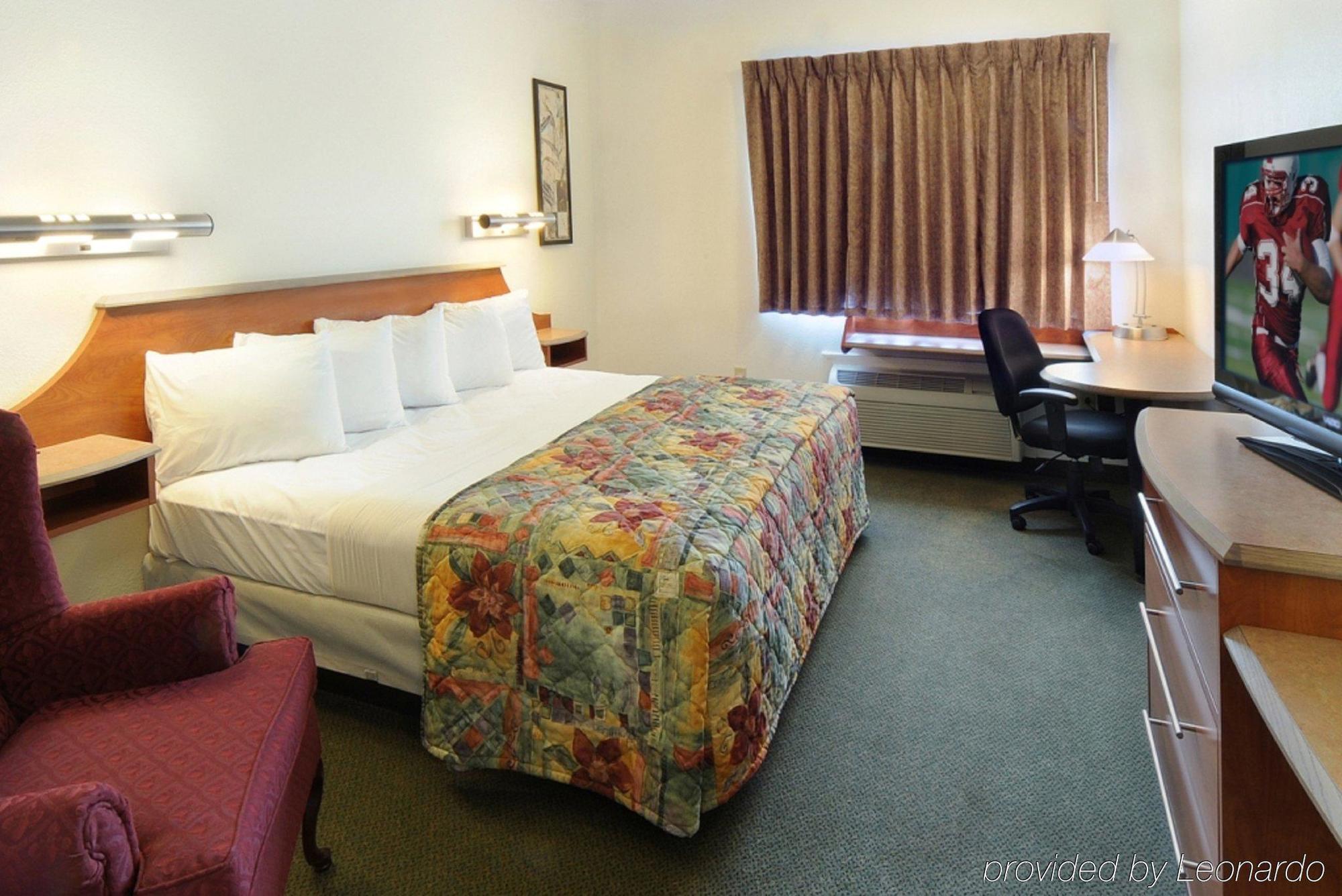 Quality Inn Queensbury Oda fotoğraf